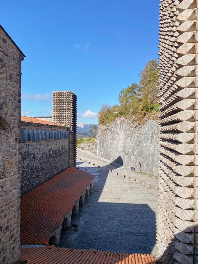 Iraipe Santuario De Arantzazu Hotel Oñate Eksteriør bilde