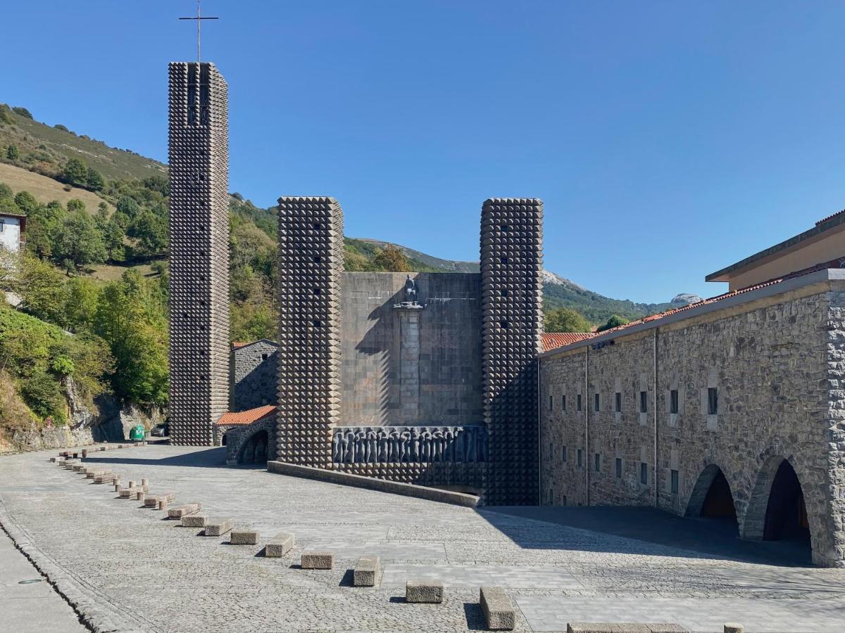 Iraipe Santuario De Arantzazu Hotel Oñate Eksteriør bilde