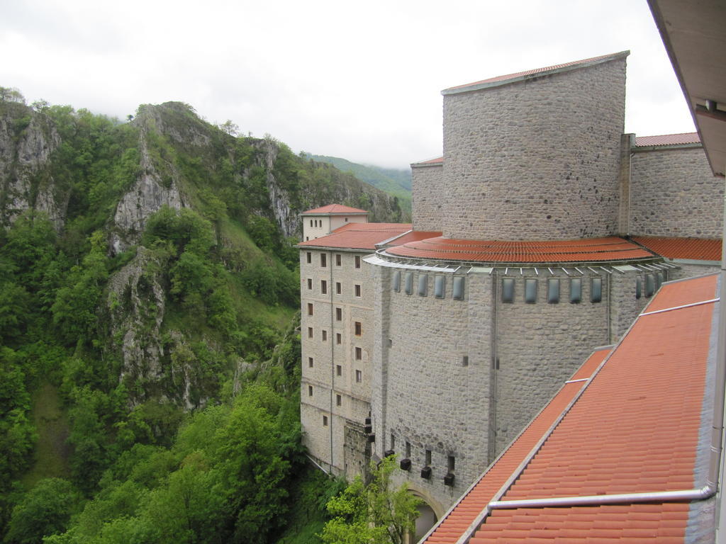 Iraipe Santuario De Arantzazu Hotel Oñate Eksteriør bilde